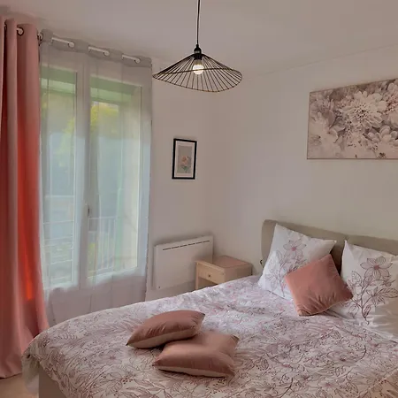 écrin De Nature , Centre-ville Et Campagne, 2 Chambres, Grand Jardin, En Provence Verte Appartamento *